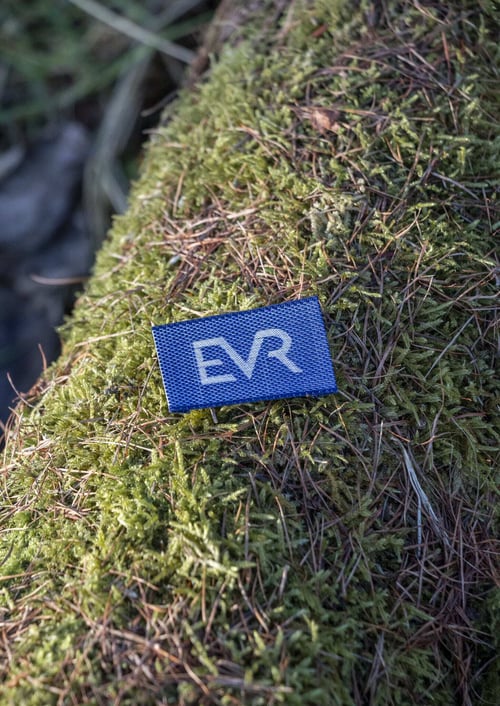 Linen-viscose mix woven label in a blue & white tonal weave.