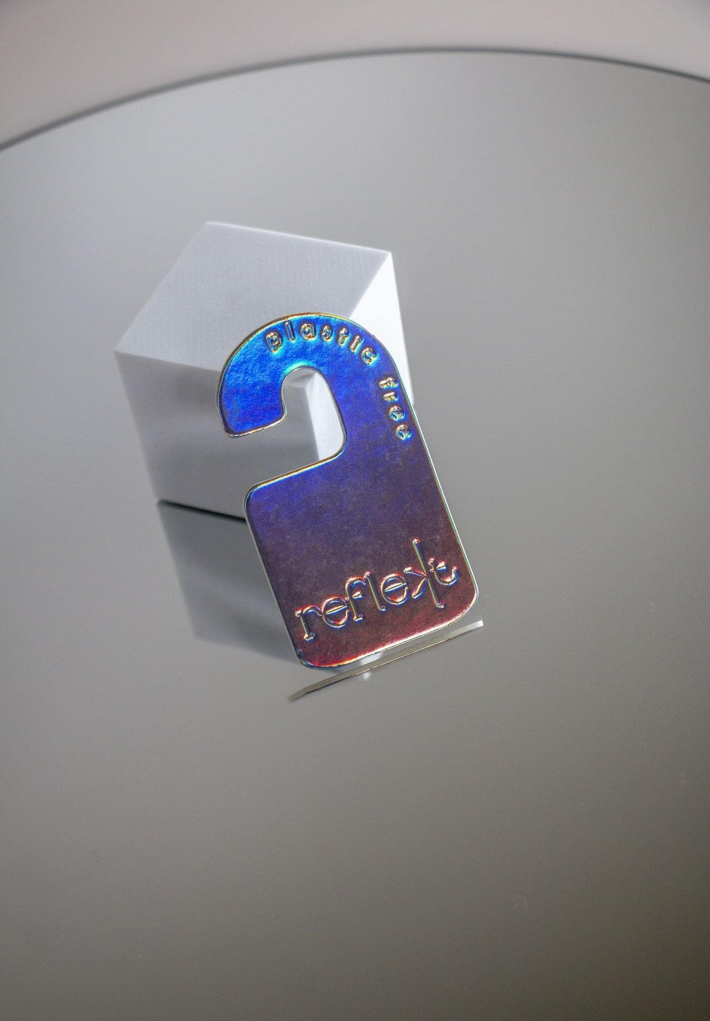 Reflekt moulded paper foiled hanger
