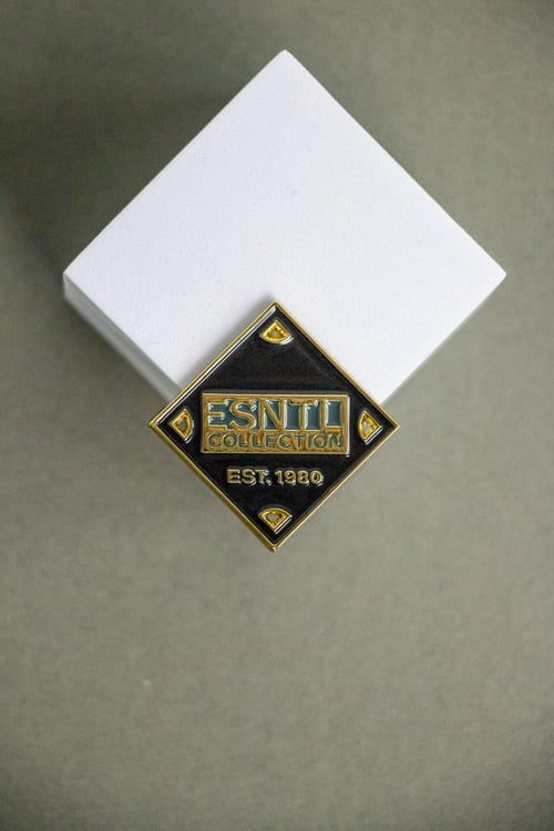 The Essential metal enamelled plaque.
