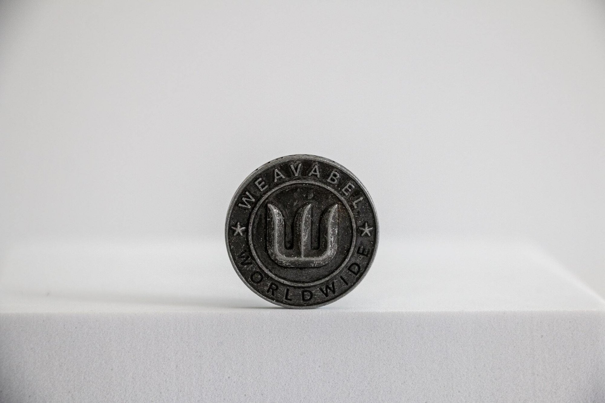Weavabel roll-plated branded button