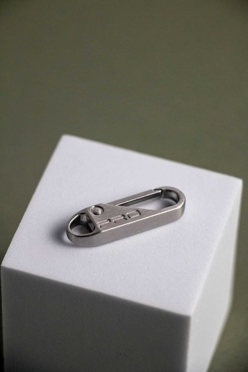 Weavabel PRO metal carabiner zip pull